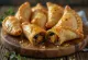 Empanadas de Pino, čilski mesni žepki, polnjeni s koruzo, v zlato rjavem testu