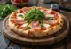 Pizza con Speck e Rucola s pršutom speck in rukolo