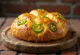 Jalapeno cheddar kruh, sveže pečen