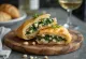 Spanakopita s piščancem, z zlato rjavim, hrustljavim testom in bogatim nadevom iz špinače in piščančjega mesa