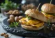 Bao bun z orehovo kremo in pečenim jajčevcem postrežen