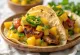 Tacos de vegetales con salsa mango na krožniku