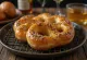 Postrežen Bagel krof s sezamovimi semeni