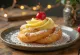 Zeppole z vanilijevo kremo, sveže, zlato rjavo pecivo, polnjeno z vanilijevo kremo