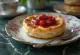 Crumpet z marmelado, zlato rjavo, mehko pecivo
