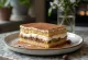 Tiramisu torta brez sladkorja v elegantni postrežbi