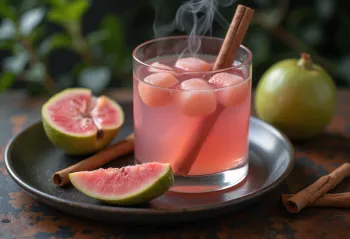 Cider z guavo postrežen v kozarcu