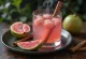 Cider z guavo postrežen v kozarcu