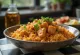 Tandoori piščanec postrežen z basmati rižem, okrašen s svežim koriandrom