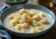 Cullen Skink s smetano, postrežen s svežim peteršiljem
