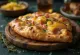 Sveže pečen calzone s prekajeno šunko in ananasom