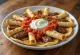 Beyti kebab postrežen s paradižnikovo omako in jogurtom
