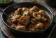 Nihari, postrežen z gobami, bogat mesni in začinjen ragu