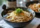 Bukkake udon s hladnimi udon testeninami, v dashi juhi, s svežo zelenjavo